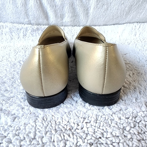 Naturalizer “champagne” gold slip on flat loafer US 6 New - Picture 3 of 10
